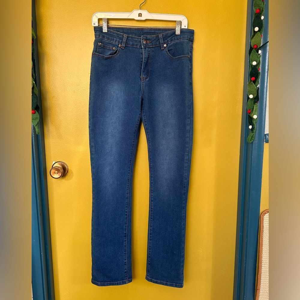 LING’S jeans. High waisted, straight leg, stretchy, size 7/8, like new